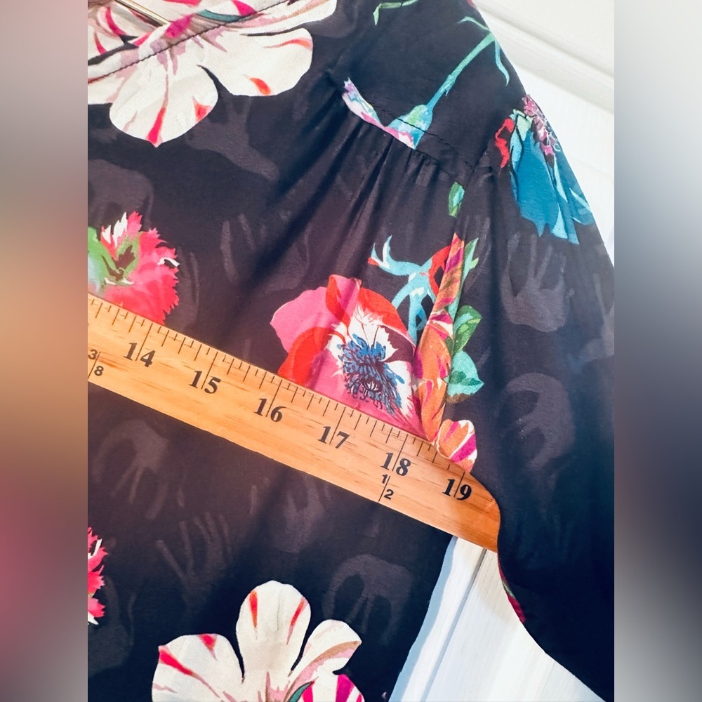JOHNNY WAS XS Oasis Tandis Black Floral Giraffe Tunic Blouse Scalloped Hem Cuff - Picture 11 of 14
